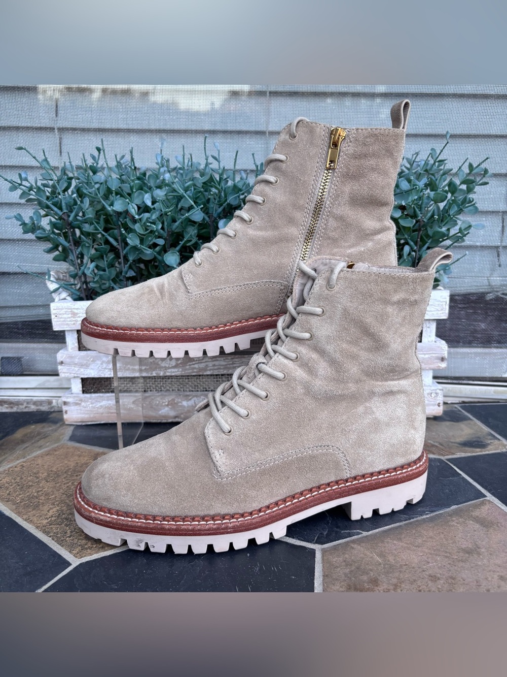 Vince Water Resistant Cobblestone
Cabria Boot
